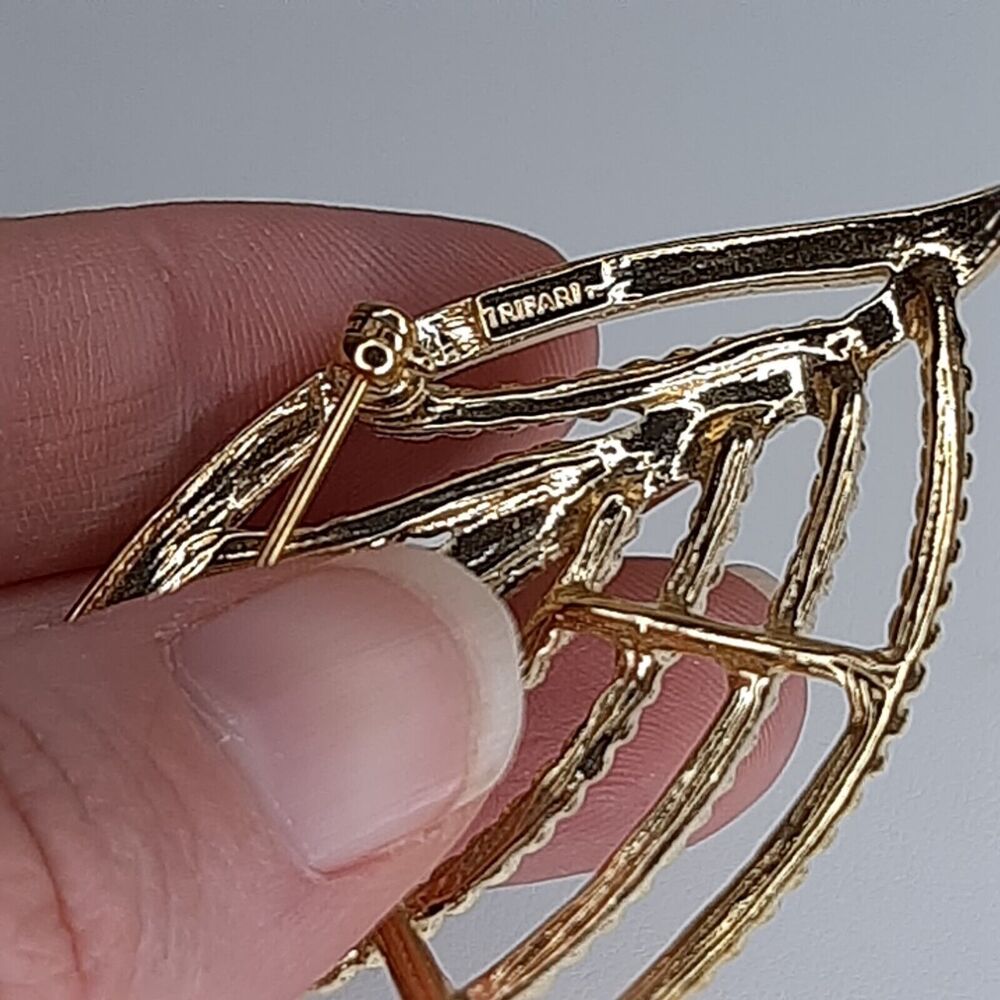 TRIFARI Vtg Gold-Tone Double Leaf Open Work Brooch Pin w/ texture LARGE 3" - Picture 7 of 10